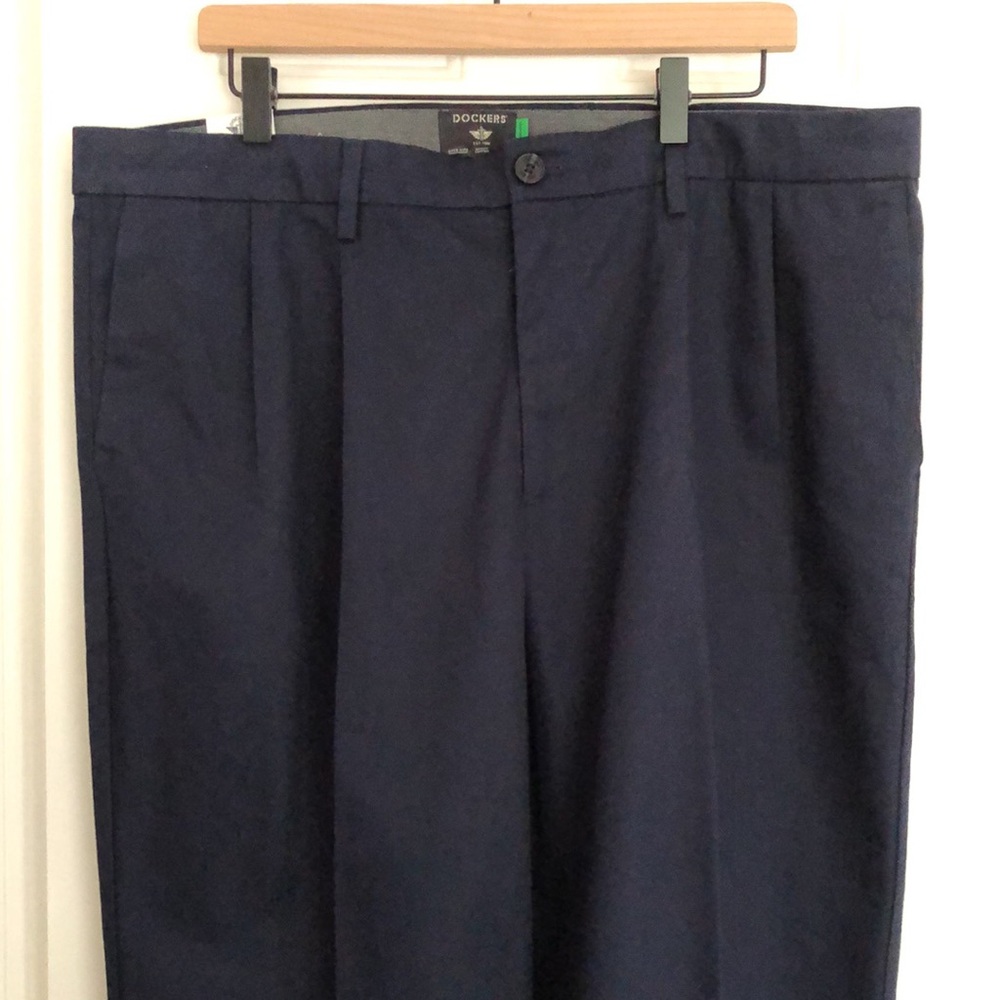 New Men’s Dockers Iron Free Khakis. Sz 38 x 32.  Classic fit pleated. Navy blue. - Picture 13 of 15